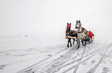 Turistik Dogu Ekspresi ile Kars - Van Turu (Tren Gidis-Ucak Donus)