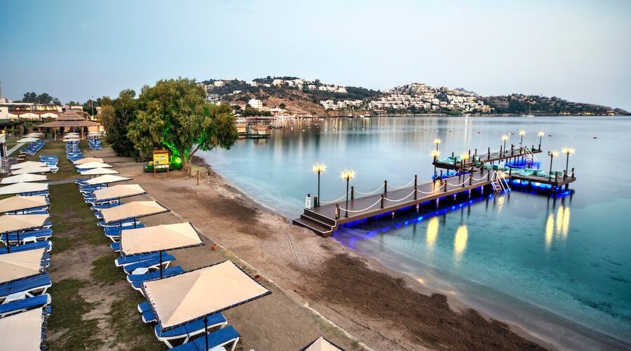 Baia Bodrum пляж понтон