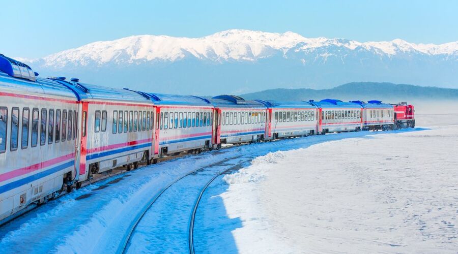 Turistik Van Gölü Ekspresi Turu ( Tren Gidiş Uçak Dönüş )